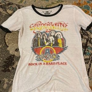 Aerosmith tee size large band tee